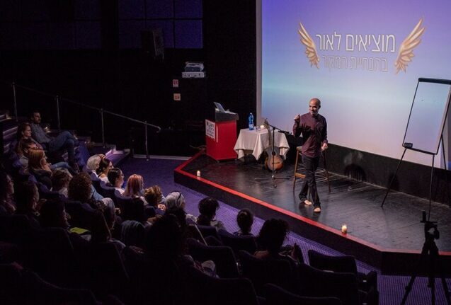 עידו לזר בהרצאה